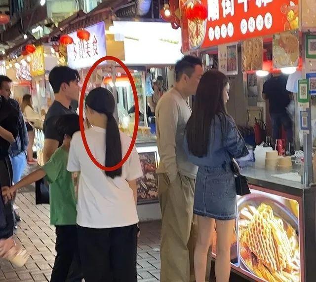 ！小玥儿打扮遭吐槽路人曝真正相处细节PG麻将胡了汪小菲一家四口香港游玩(图3)