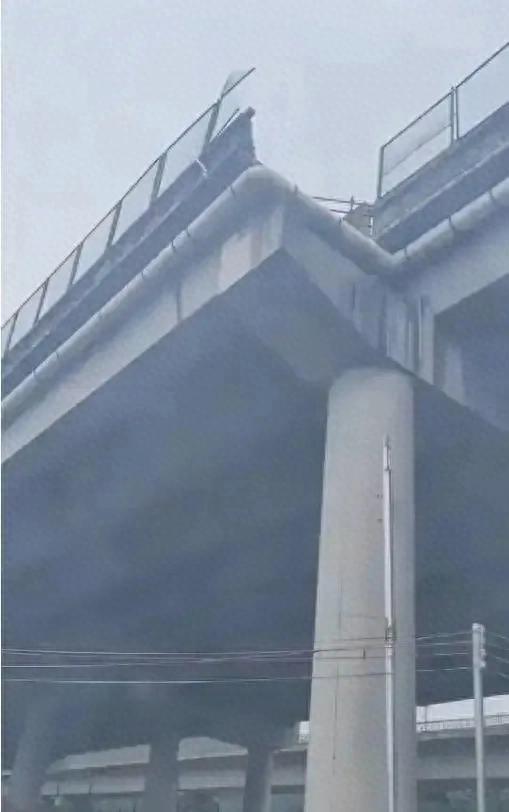 坠桥遇难者身份披露！死者家属：已处理完毕麻将胡了2模拟器试玩最新！东莞小车高架(图3)