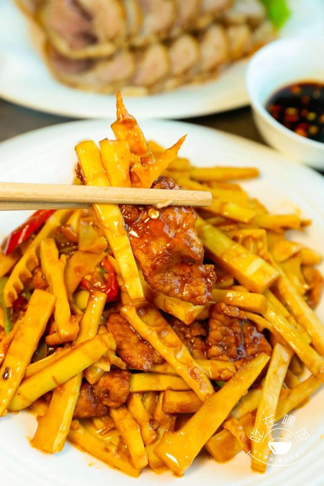 风味全在这家「中餐厅」里人均30+！麻将胡了2试玩网站独一份的正宗黑土地(图2)